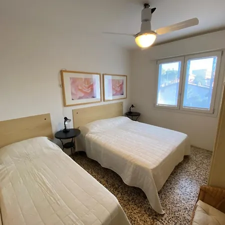 Apartmán First Floor Steps From The Bibione
